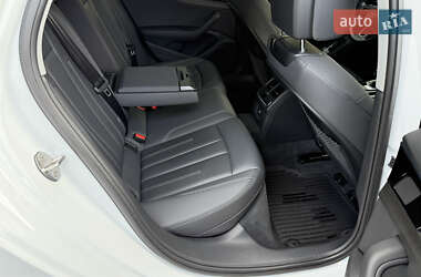 Седан Audi A4 2020 в 
