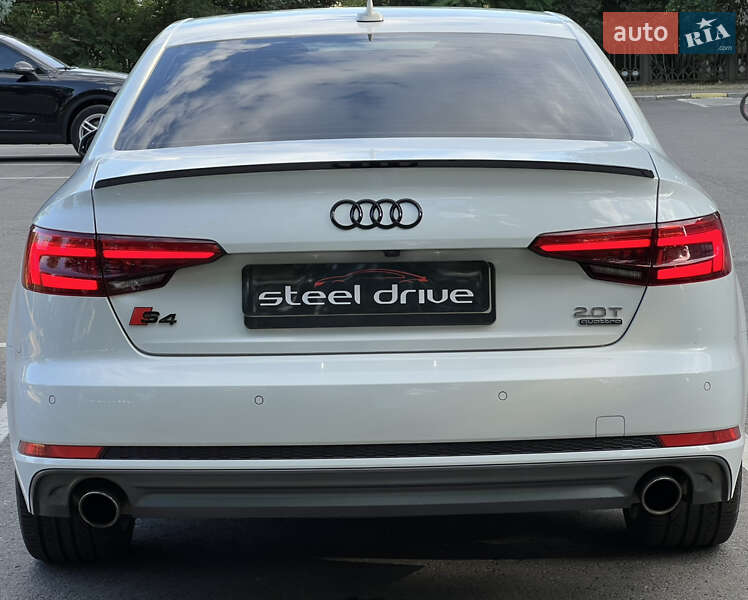 Седан Audi A4 2017 в Николаеве