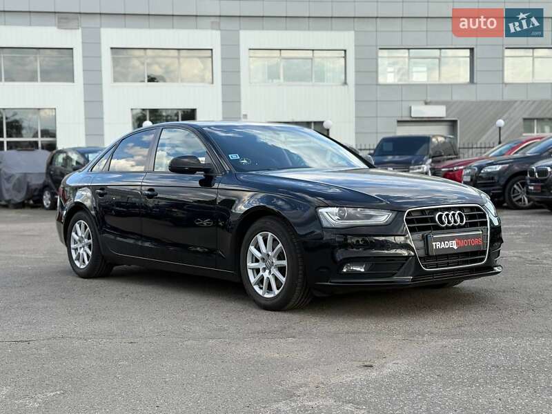 Седан Audi A4 2012 в 