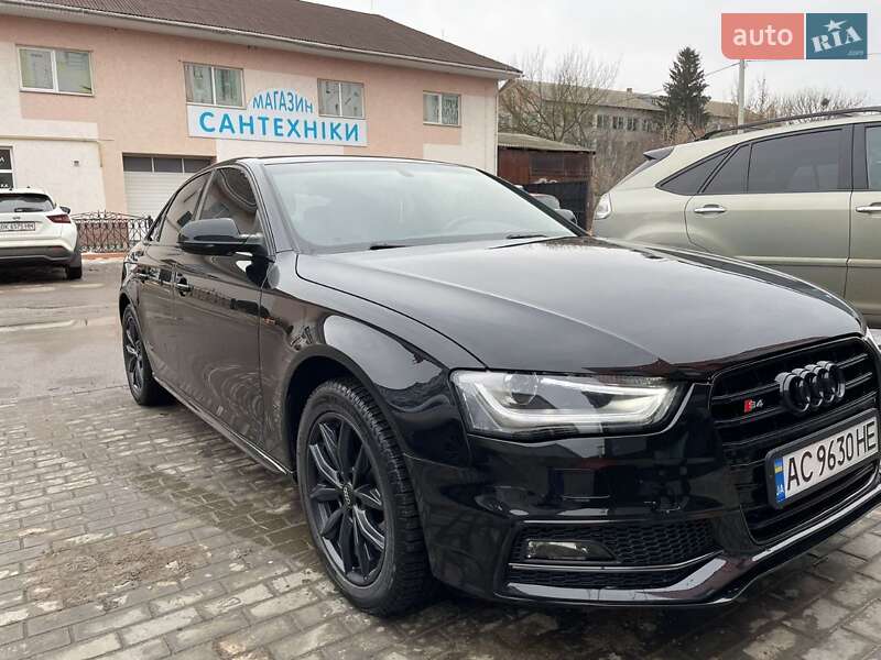 Седан Audi A4 2014 в Львове