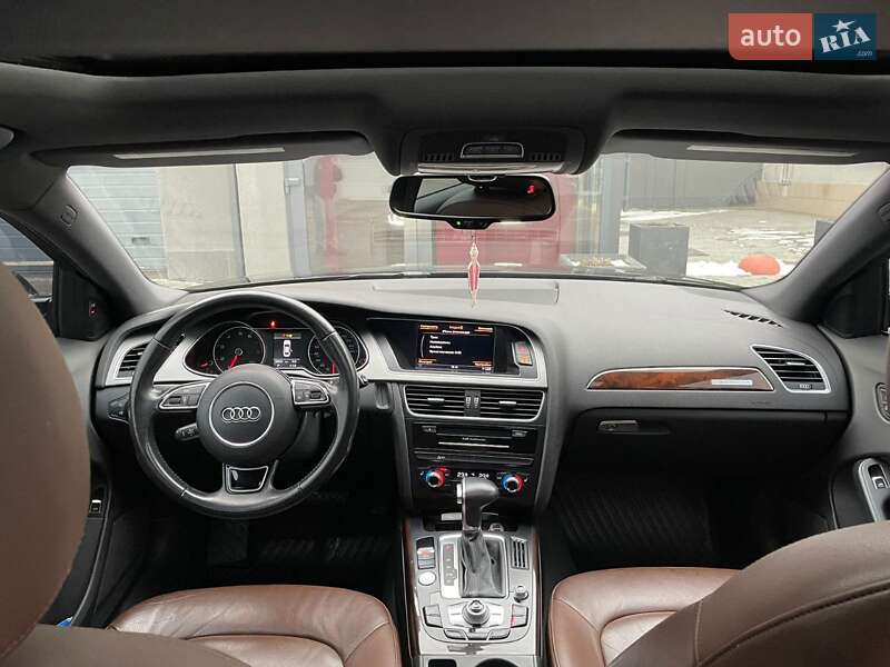 Седан Audi A4 2014 в Львове