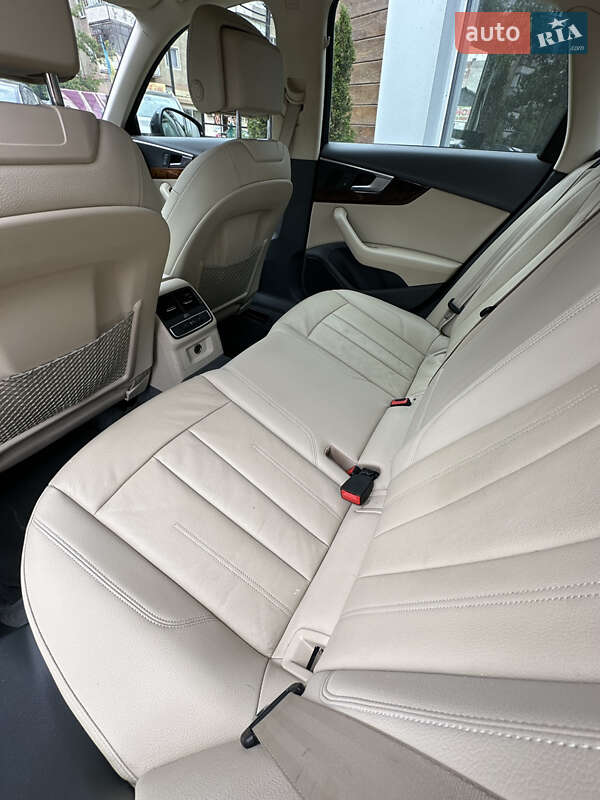 Седан Audi A4 2016 в Ивано-Франковске