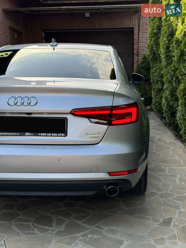 Седан Audi A4 2017 в Киеве