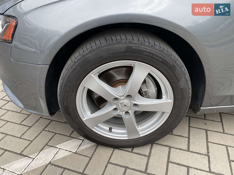 Седан Audi A4 2012 в Луцке