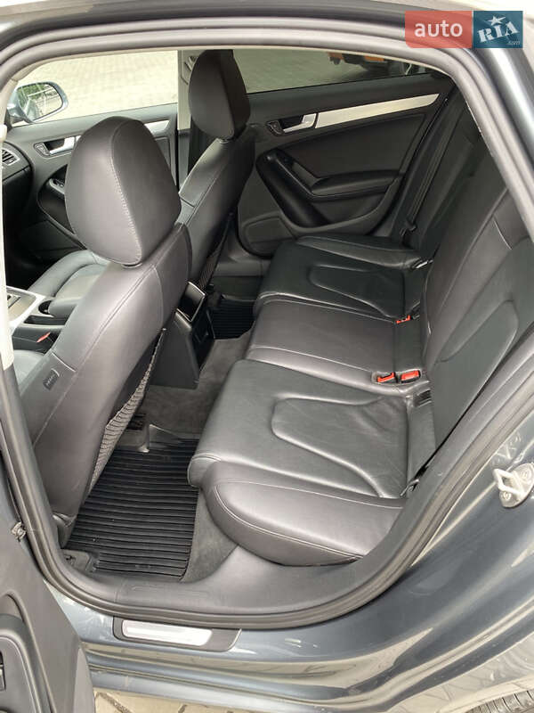 Седан Audi A4 2012 в Луцке