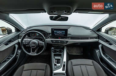 Седан Audi A4 2021 в 
