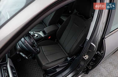 Седан Audi A4 2021 в 