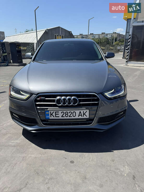 Седан Audi A4 2014 в 
