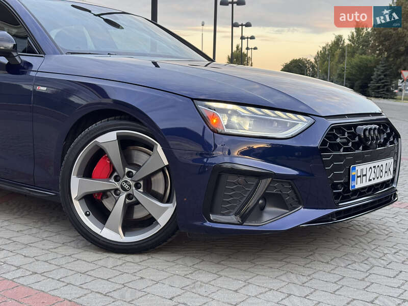 Седан Audi A4 2022 в Дніпрі