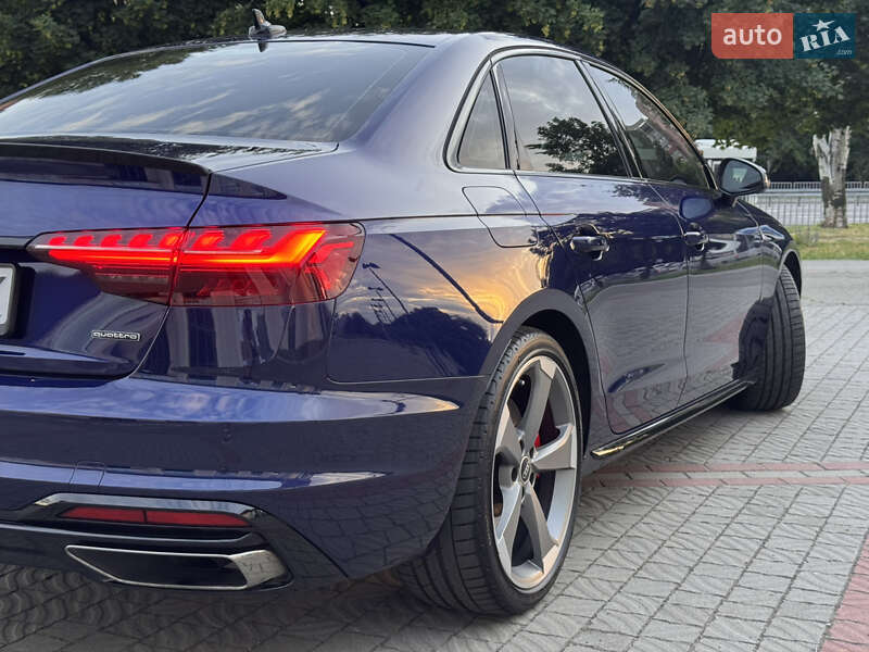 Седан Audi A4 2022 в Дніпрі
