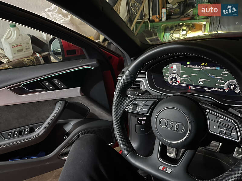 Седан Audi A4 2020 в Побужському