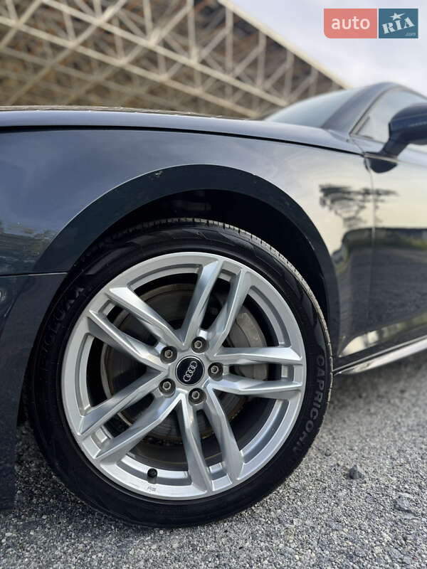 Седан Audi A4 2016 в Самборе