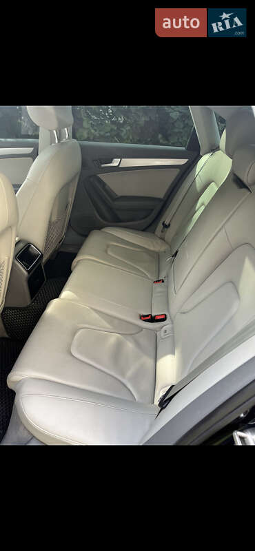 Седан Audi A4 2011 в Ивано-Франковске