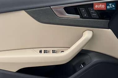 Седан Audi A4 2021 в 