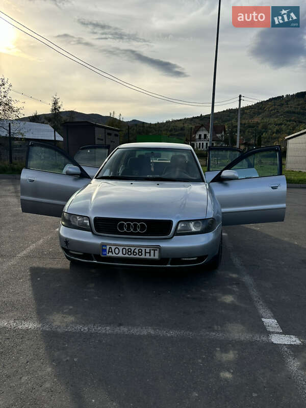 Седан Audi A4 1996 в Яремче