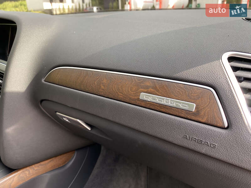 Седан Audi A4 2014 в Львове