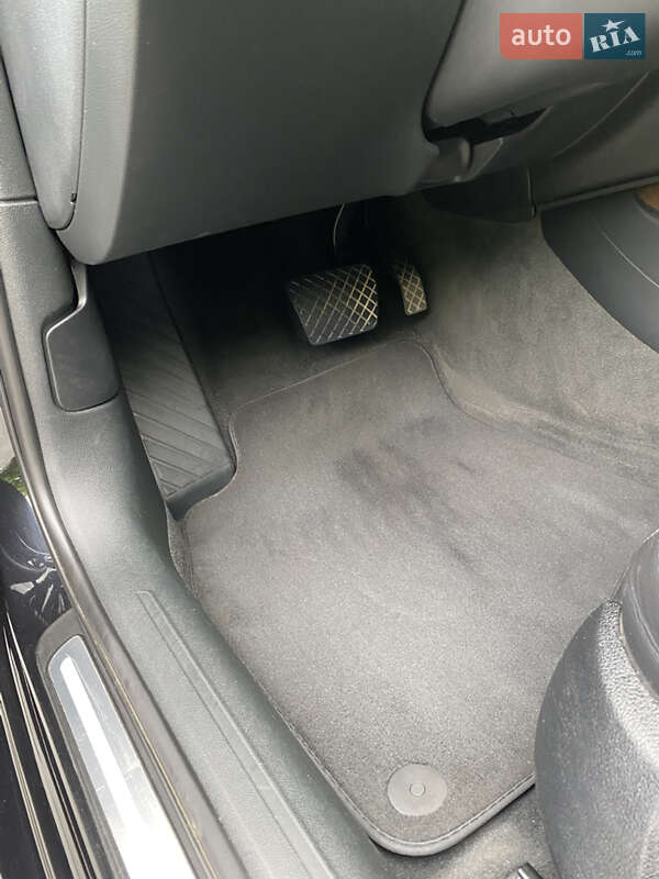 Седан Audi A4 2014 в Львове