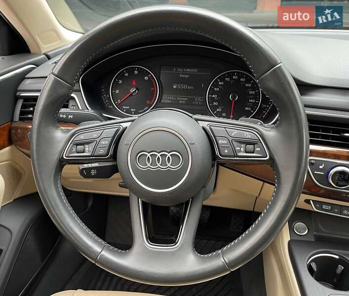 Седан Audi A4 2016 в Киеве