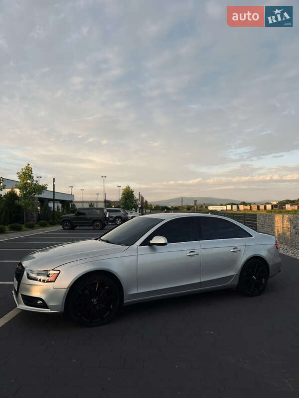 Седан Audi A4 2013 в Ужгороде