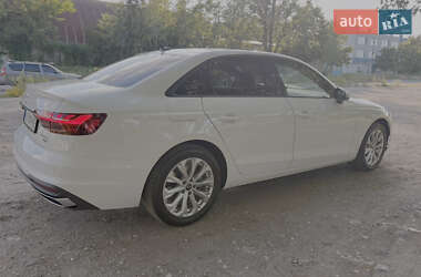 Седан Audi A4 2022 в 