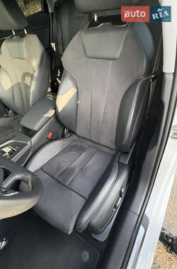 Седан Audi A4 2022 в 