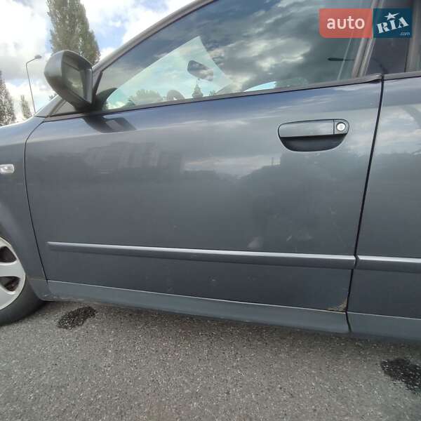 Седан Audi A4 2001 в Киеве