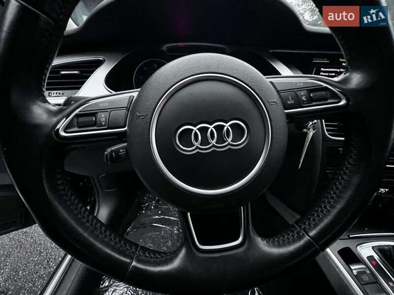 Седан Audi A4 2015 в Львове