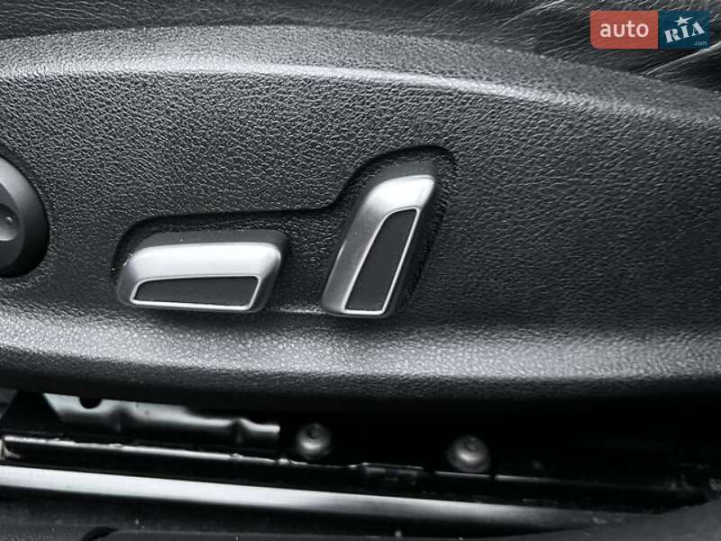 Седан Audi A4 2015 в Львове