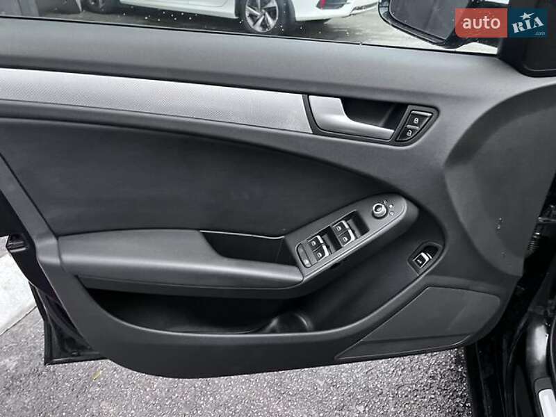 Седан Audi A4 2015 в Львове