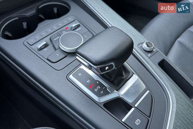 Седан Audi A4 2017 в Киеве