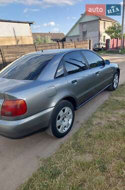 Седан Audi A4 1995 в 