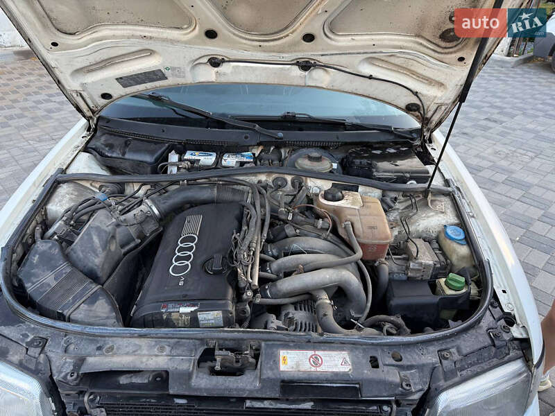 Седан Audi A4 1996 в Хмельницком