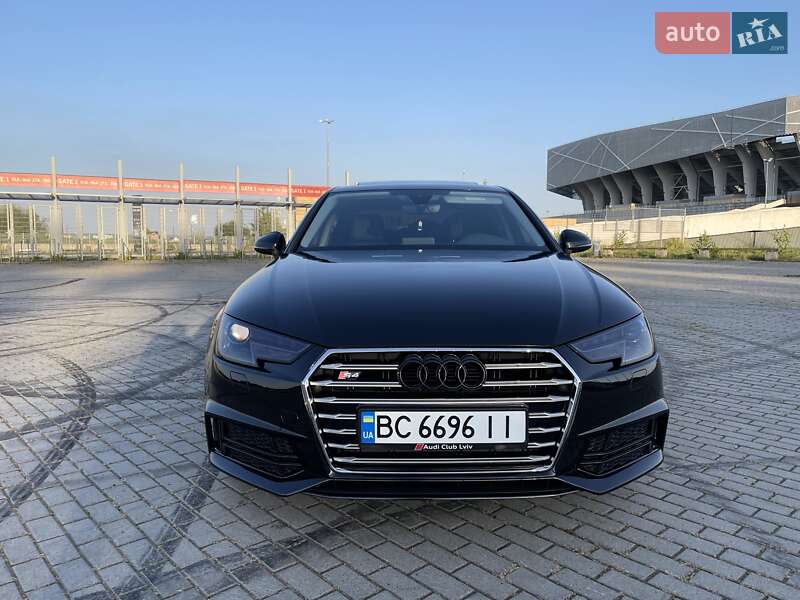 Седан Audi A4 2019 в Львове