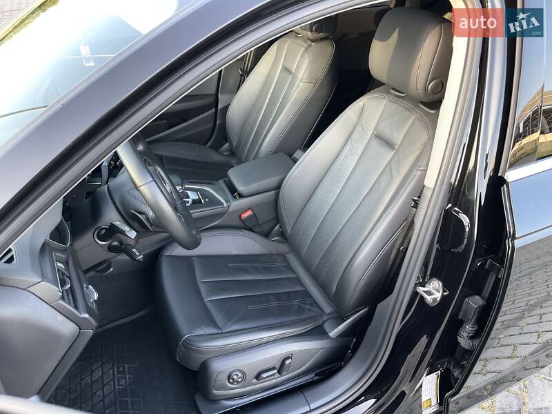 Седан Audi A4 2019 в Львове