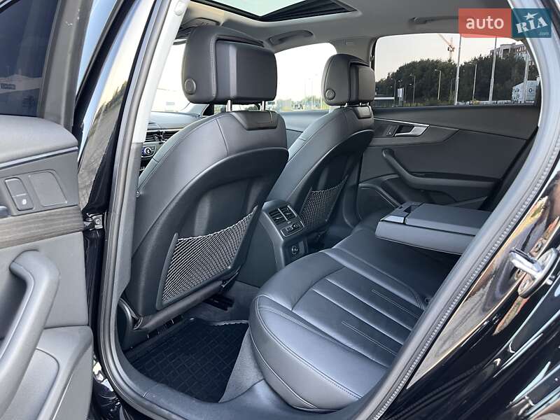 Седан Audi A4 2019 в Львове
