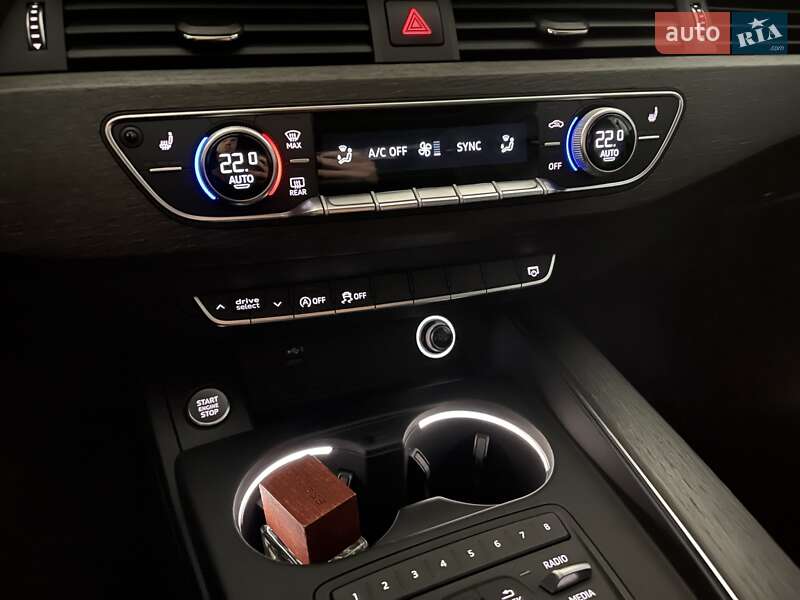 Седан Audi A4 2019 в Львове