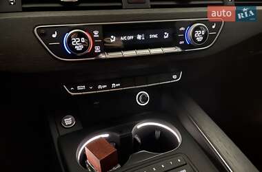 Седан Audi A4 2019 в 