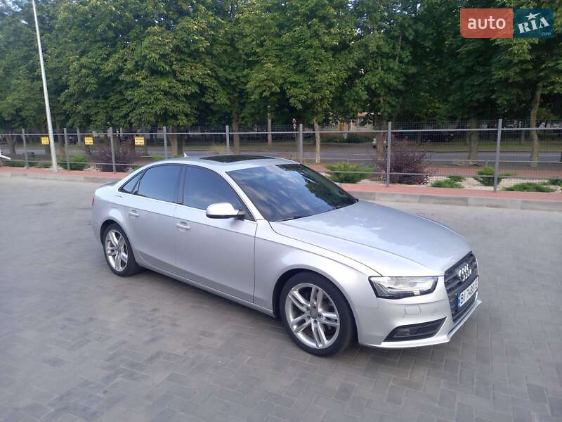 Седан Audi A4 2013 в Кременчуге