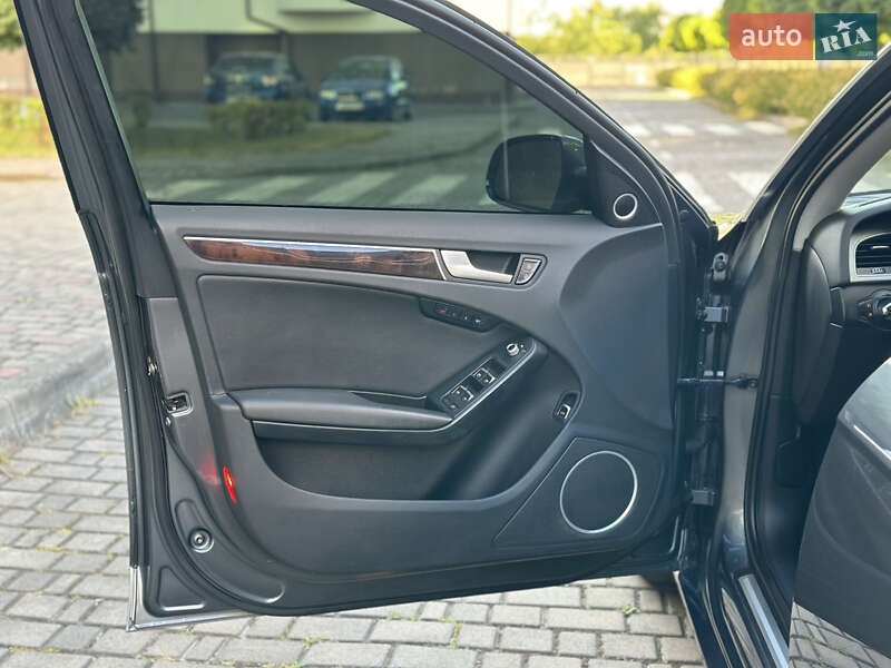 Седан Audi A4 2013 в Ивано-Франковске