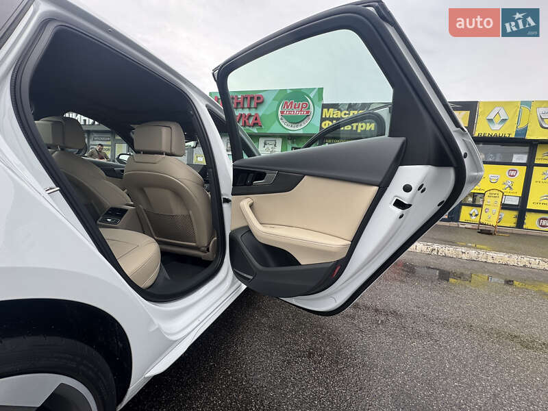 Седан Audi A4 2019 в Киеве