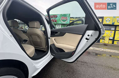 Седан Audi A4 2019 в 