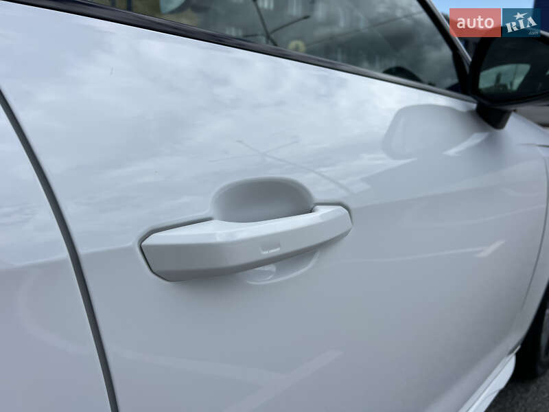 Седан Audi A4 2023 в Киеве