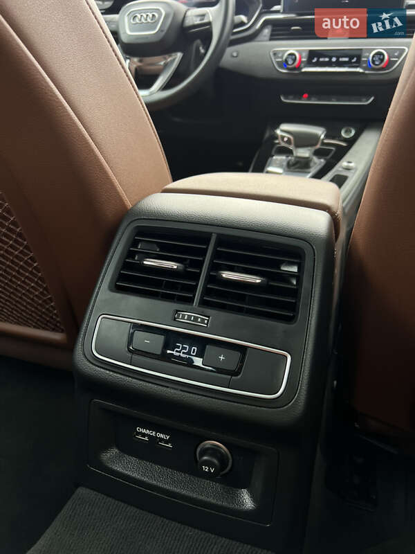 Седан Audi A4 2023 в Киеве