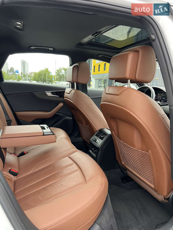 Седан Audi A4 2023 в Киеве