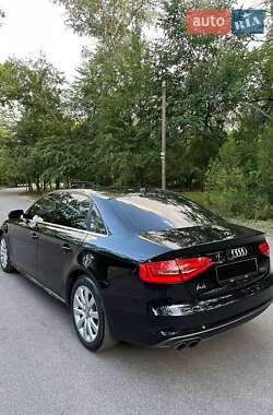 Седан Audi A4 2015 в 