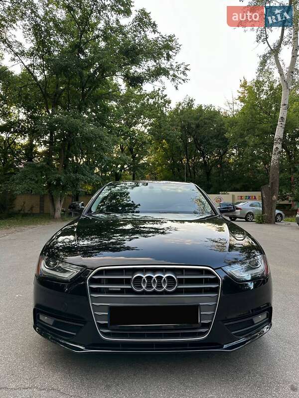 Седан Audi A4 2015 в 