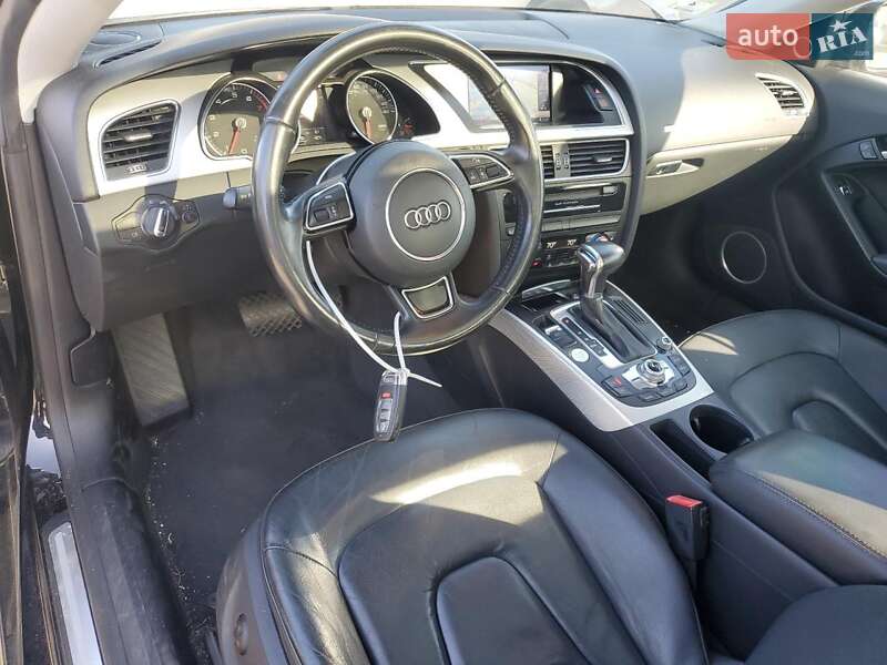 Седан Audi A4 2015 в Львове