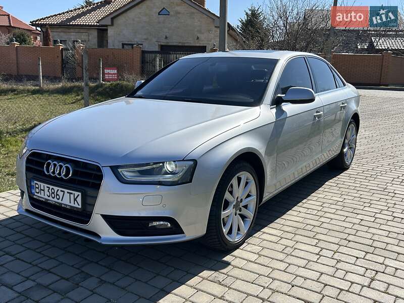 Седан Audi A4 2014 в Черноморске