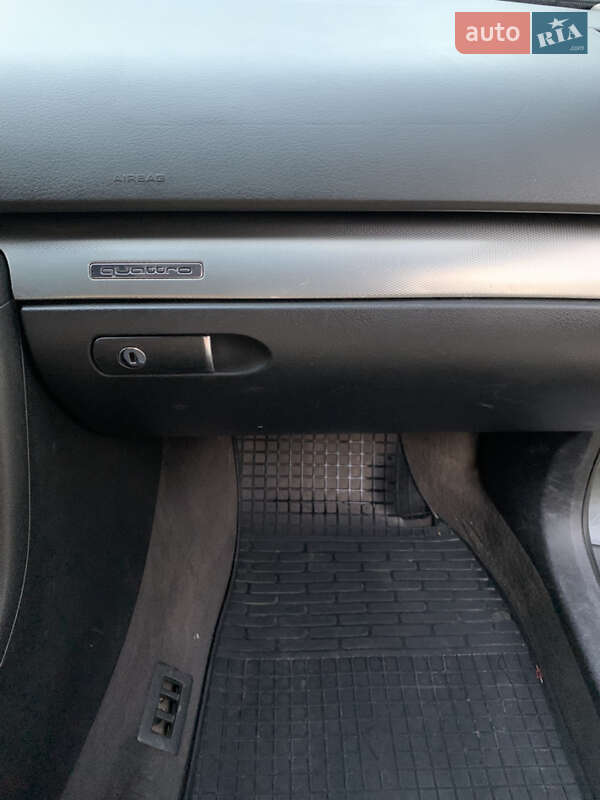 Седан Audi A4 2001 в Вижнице