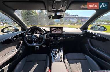 Седан Audi A4 2021 в 